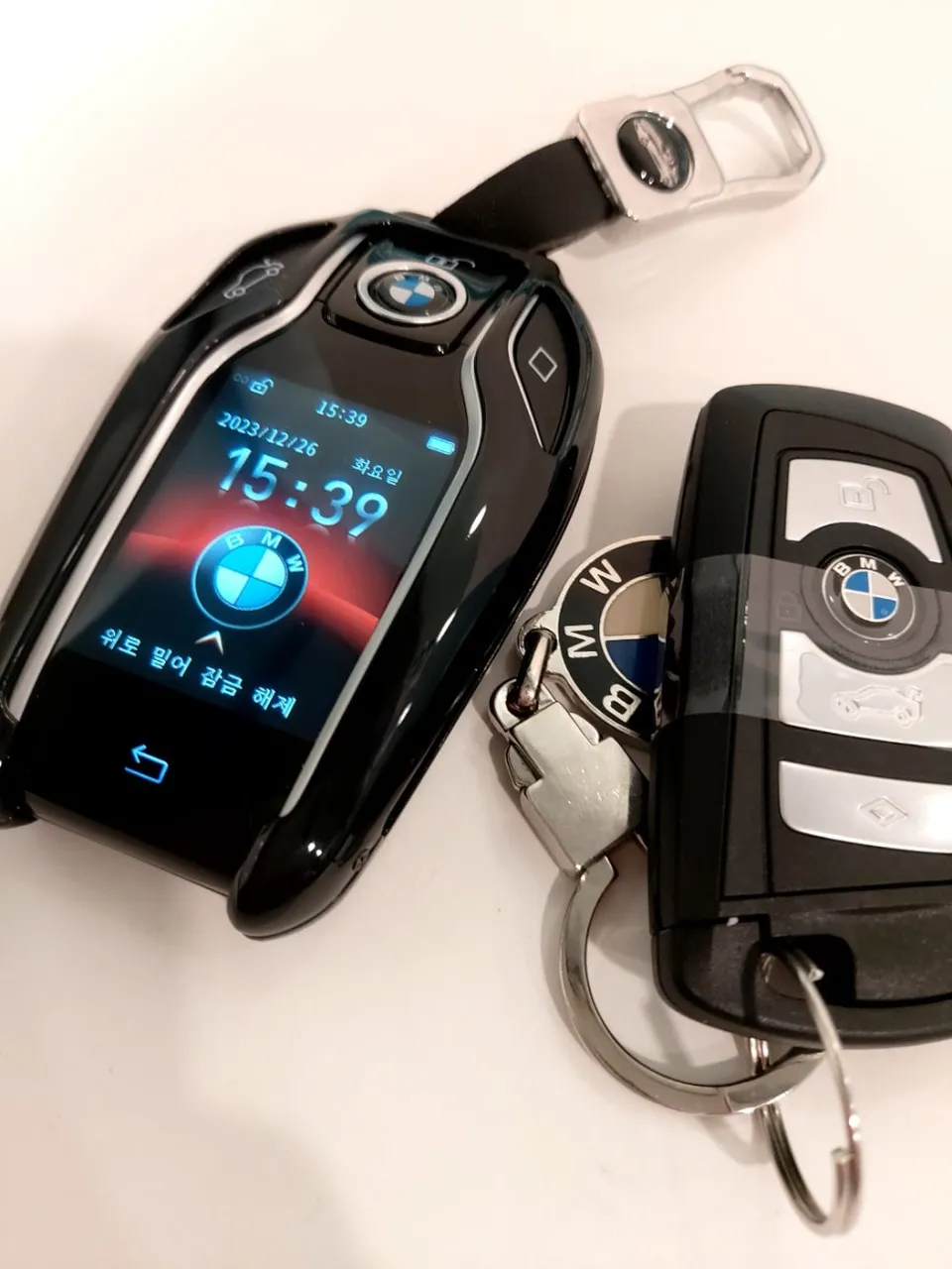 BMW 5 Series G30 oem options - BMW 5 Series G30 OEM Options Review: Digital Key Upgrade photo 4