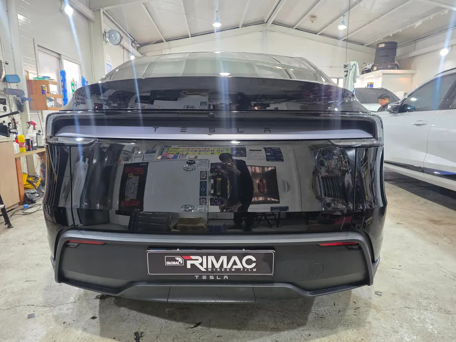 Tesla Model Yのカーフィルム施工事例|費用目安・仕上がり 施工写真 3-1