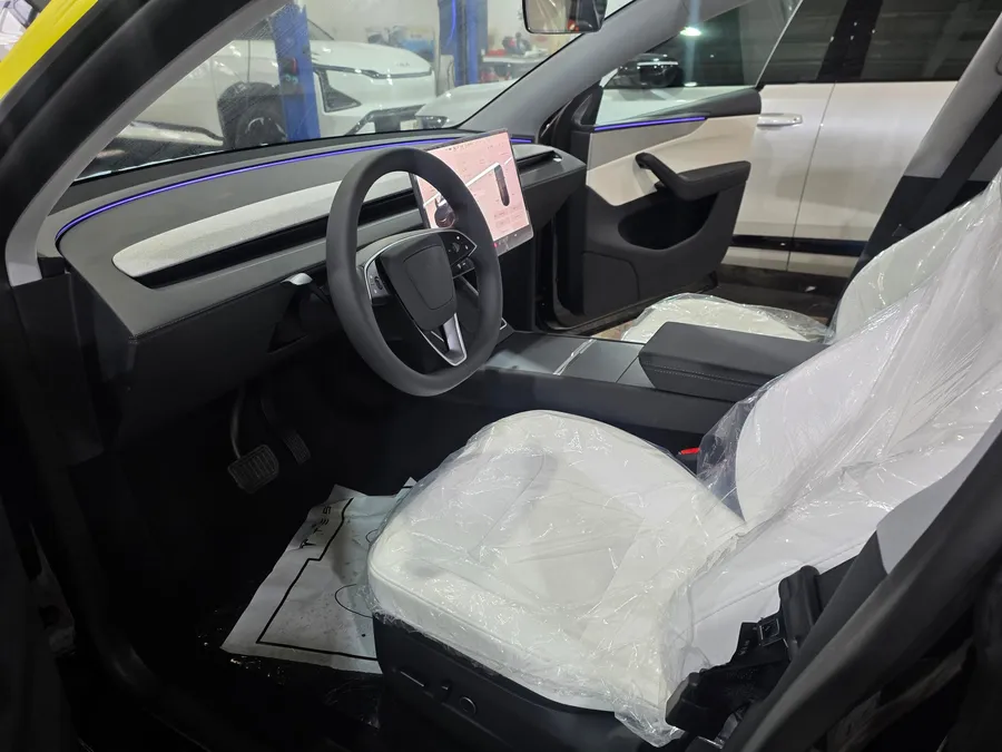 Tesla Model Yのカーフィルム施工事例|費用目安・仕上がり 施工写真 2-2