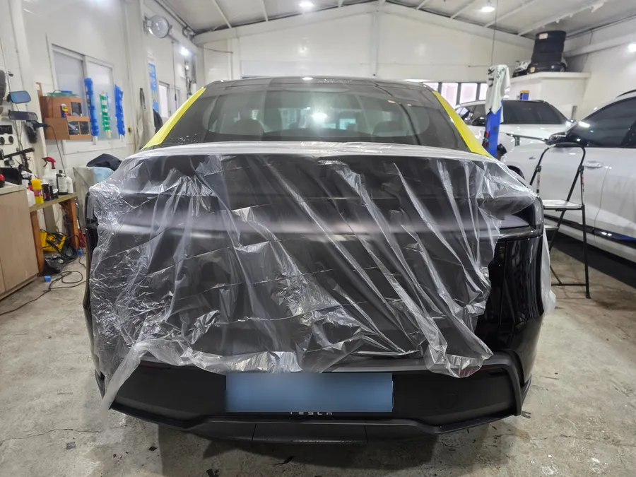 Tesla Model Yのカーフィルム施工事例|費用目安・仕上がり 施工写真 2-3