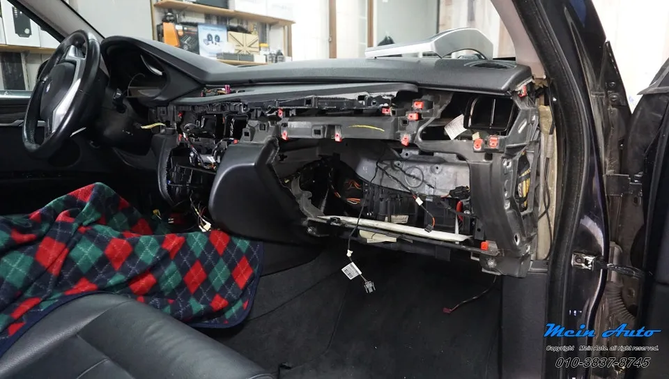 BMW X5 F15 android head unit - BMW X5 F15 Android Head Unit Installation & CarPlay photo 3
