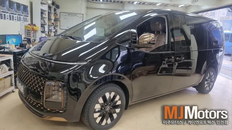 Hyundai Staria Interior Customization Review: Premium Floor Mats Before