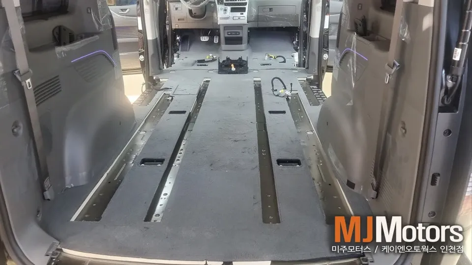 Hyundai Staria interior customization - Hyundai Staria Interior Customization Review: Premium Floor Mats photo 3
