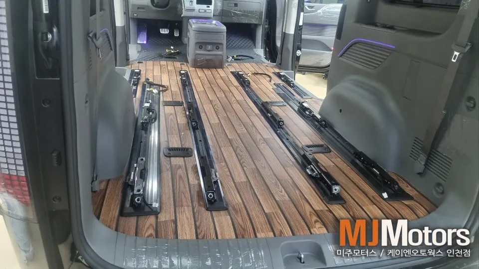 Hyundai Staria Interior Customization Review: Premium Floor Mats photo 6