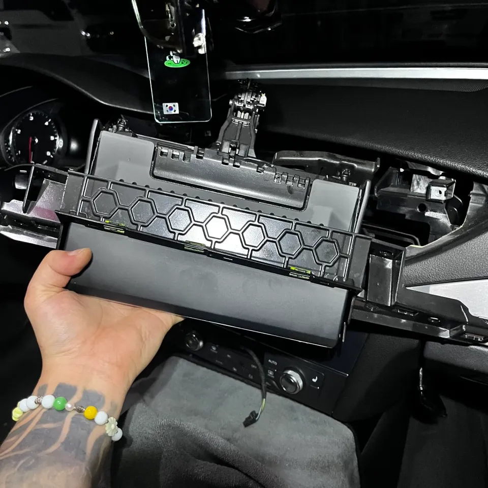 Audi A7のAndroid Auto・CarPlay取付事例 施工写真 2-2