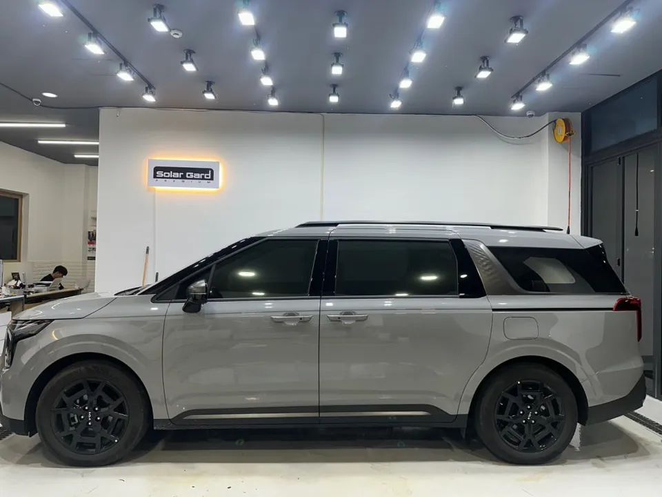 Kia Carnival KA4 body kit - Kia Carnival KA4 Body Kit Installation Review photo 2