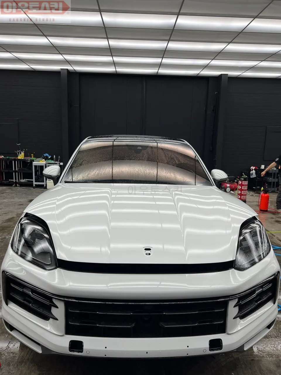 Porsche CayenneのPPF施工事例|費用目安と仕上がり 施工写真 1-2