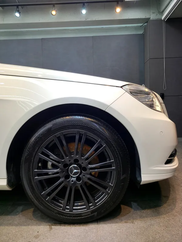 Mercedes-Benz Eクラス W212のガラスコーティング事例 施工写真 1-3