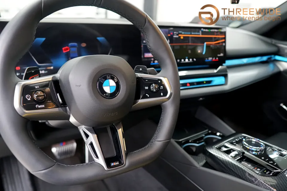 BMW 530iのカーラッピング事例|実写と費用目安 施工写真 2-1