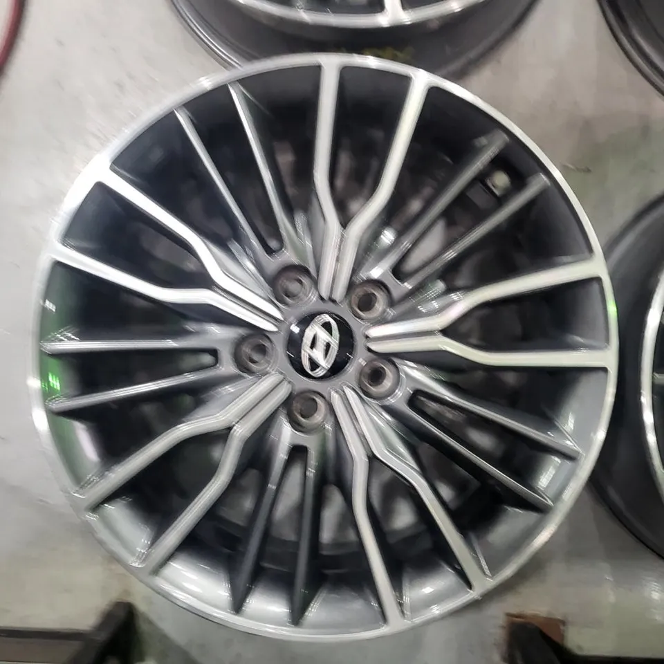 Hyundai Elantra tires - Hyundai Elantra 18-inch Wheel Replacement Review - Style Upgrade photo 4