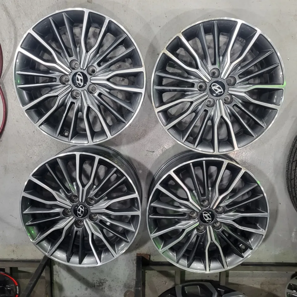Hyundai Elantra tires - Hyundai Elantra 18-inch Wheel Replacement Review - Style Upgrade photo 5