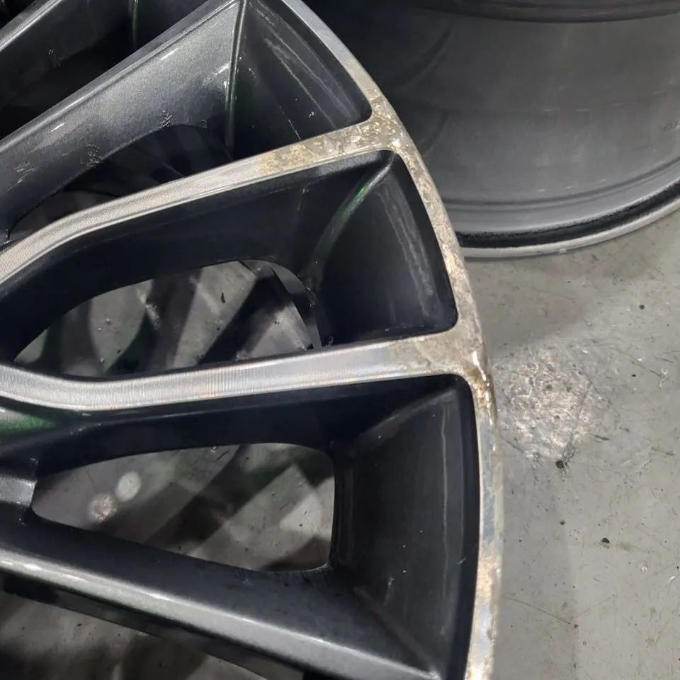 Hyundai Elantra tires - Hyundai Elantra 18-inch Wheel Replacement Review - Style Upgrade photo 8
