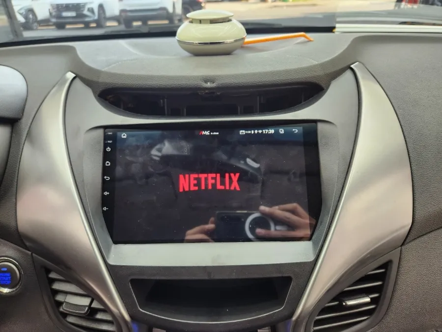 Hyundai ElantraのAndroid Auto・CarPlay取付事例 施工写真 2-1