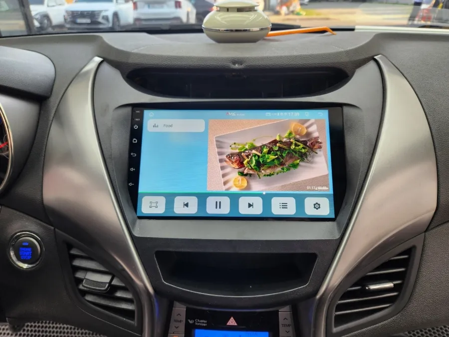 Hyundai ElantraのAndroid Auto・CarPlay取付事例 施工写真 3-1