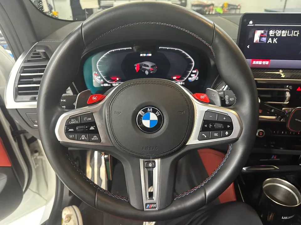 BMW X3のカーラッピング事例|カブリオブラックで高級感アップ 施工写真 1-2