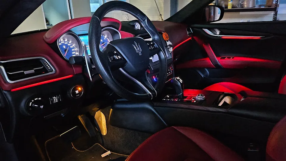 Maserati Ghibli ambient lighting installation result