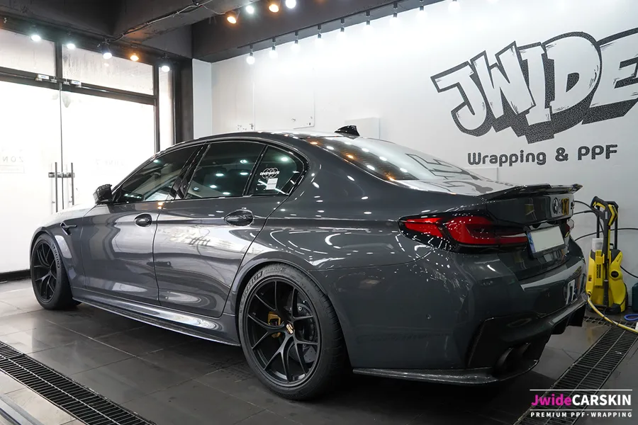 BMW M5 F90 vinyl wrap - BMW M5 F90 Vinyl Wrap Review — Satin White Aluminum Transform photo 3