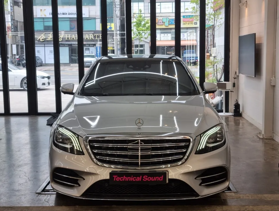 Mercedes-Benz S-Class W222のカーオーディオ施工事例 写真