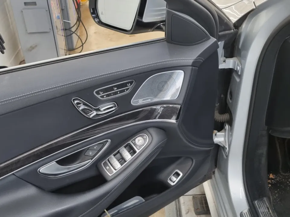 Mercedes-Benz S-Class W222のカーオーディオ施工事例 施工写真 2-1