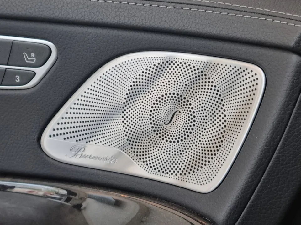 Mercedes-Benz S-Class W222のカーオーディオ施工事例 施工写真 4-1