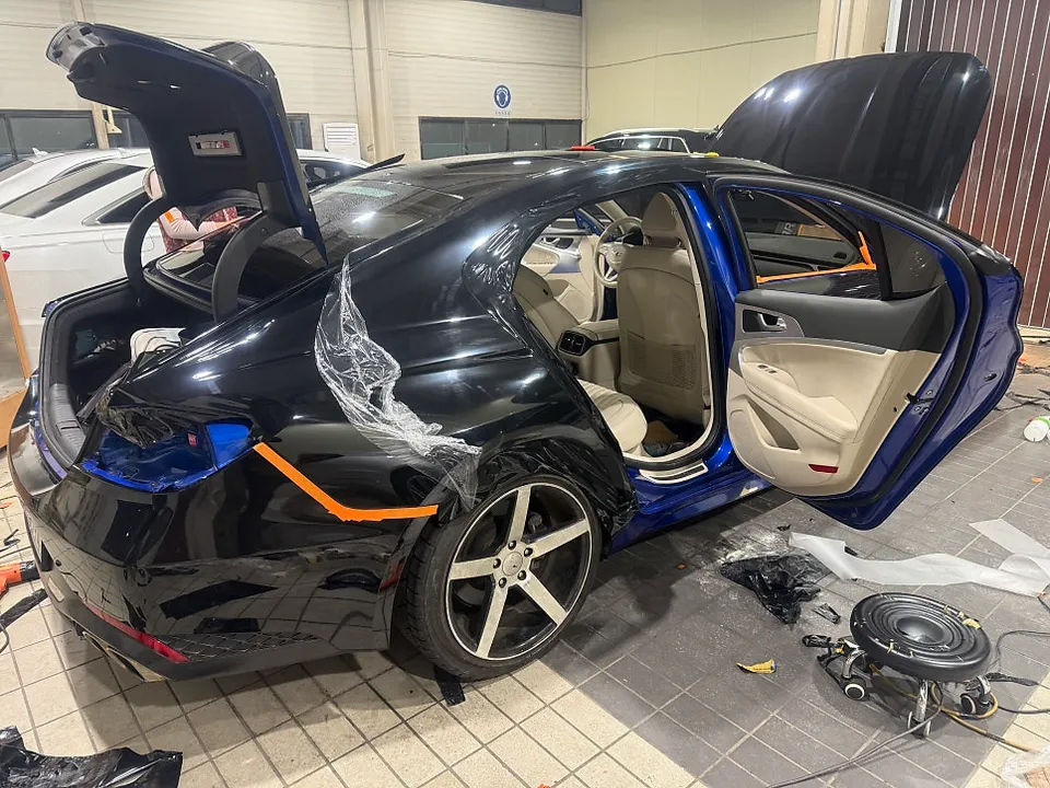 Genesis G70のカーラッピング事例｜費用目安・仕上がり 施工写真 3-2