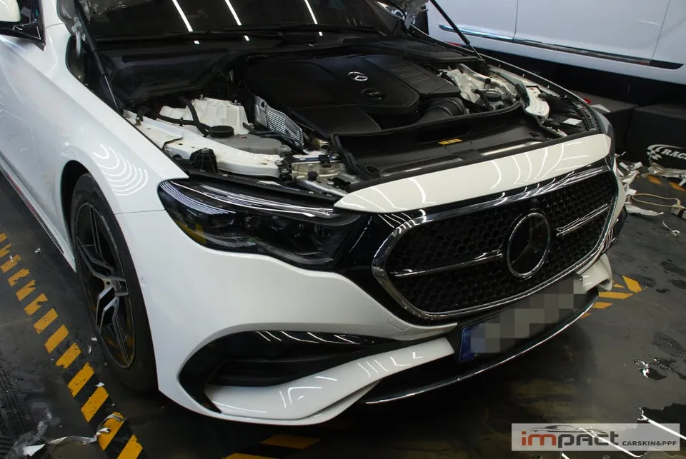Mercedes-Benz E300のPPF施工事例｜ヘッドライト・トランク 施工写真 2-3