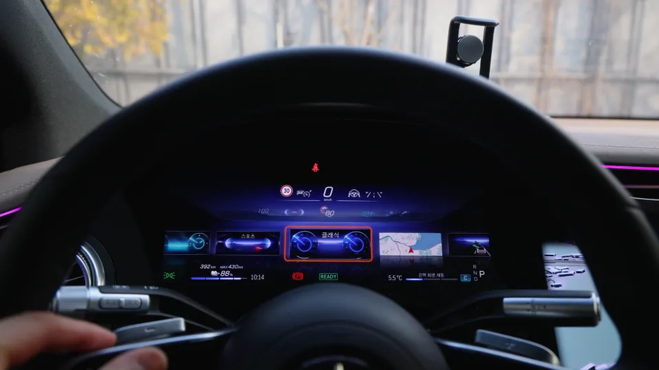 Mercedes-Benz EQS SUV 580 android head unit - Mercedes-Benz EQS SUV Coding & Firmware Upgrade Review photo 3