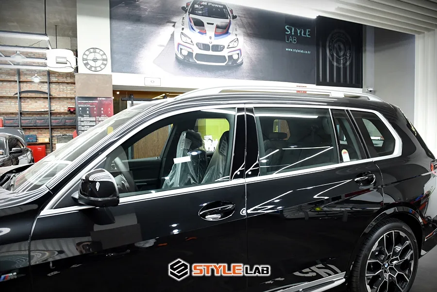 BMW X7のカーラッピング事例｜クローム除去と室内PPF 施工写真 3-1