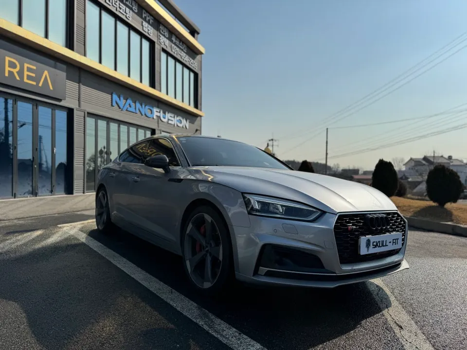 Audi S5のカーラッピング事例｜費用目安・仕上がり 施工写真 1-1