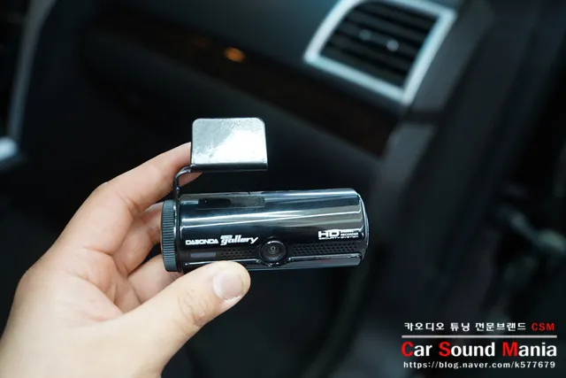 Ford Explorerのドライブレコーダー取付事例 施工写真 2-1