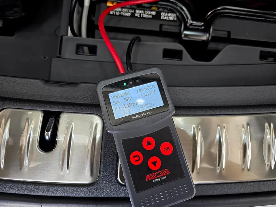 Genesis GV80のカーフィルム施工事例|費用目安・仕上がり 施工写真 2-3