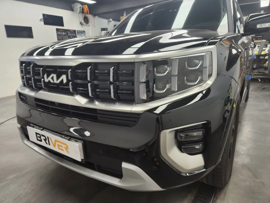 Kia Mohaveのカーラッピング事例|クロームパーツの印象変化 施工写真 2-1