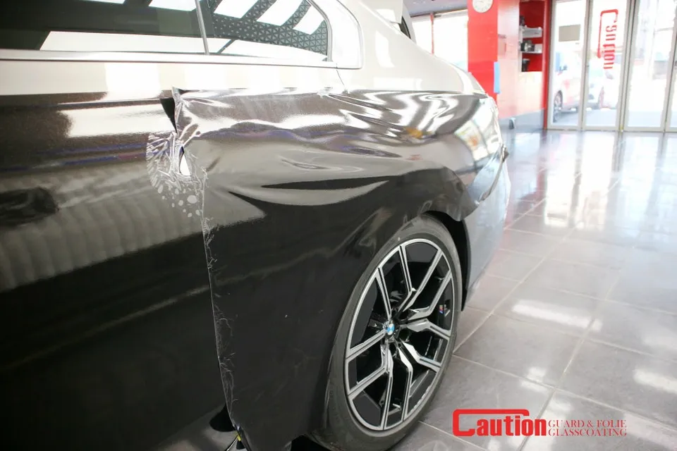 BMW 7 Seriesのカーラッピング事例 施工写真 3-2