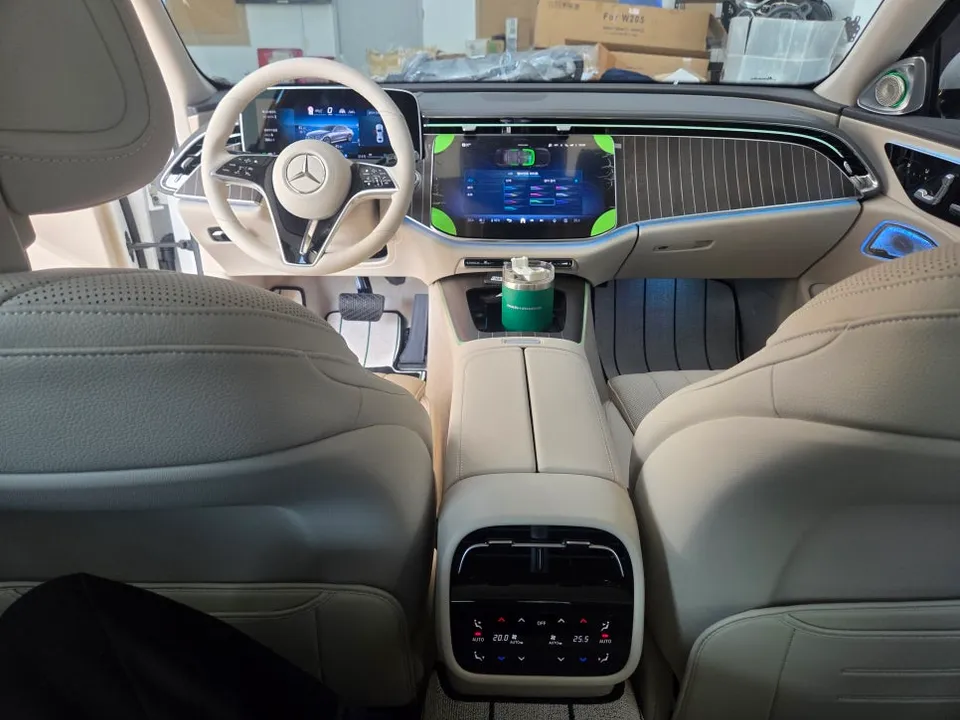 Mercedes-Benz E-Class W214 ambient lighting - Mercedes-Benz E-Class W214 Ambient Lighting Review photo 3
