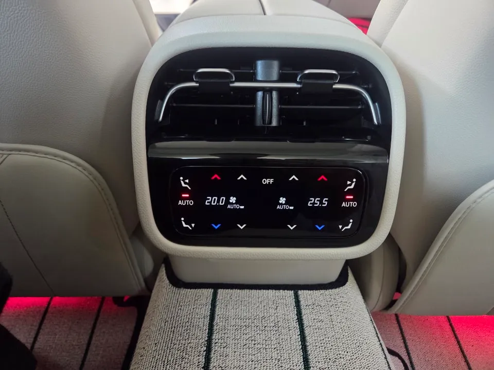 Mercedes-Benz E-Class W214 ambient lighting - Mercedes-Benz E-Class W214 Ambient Lighting Review photo 5