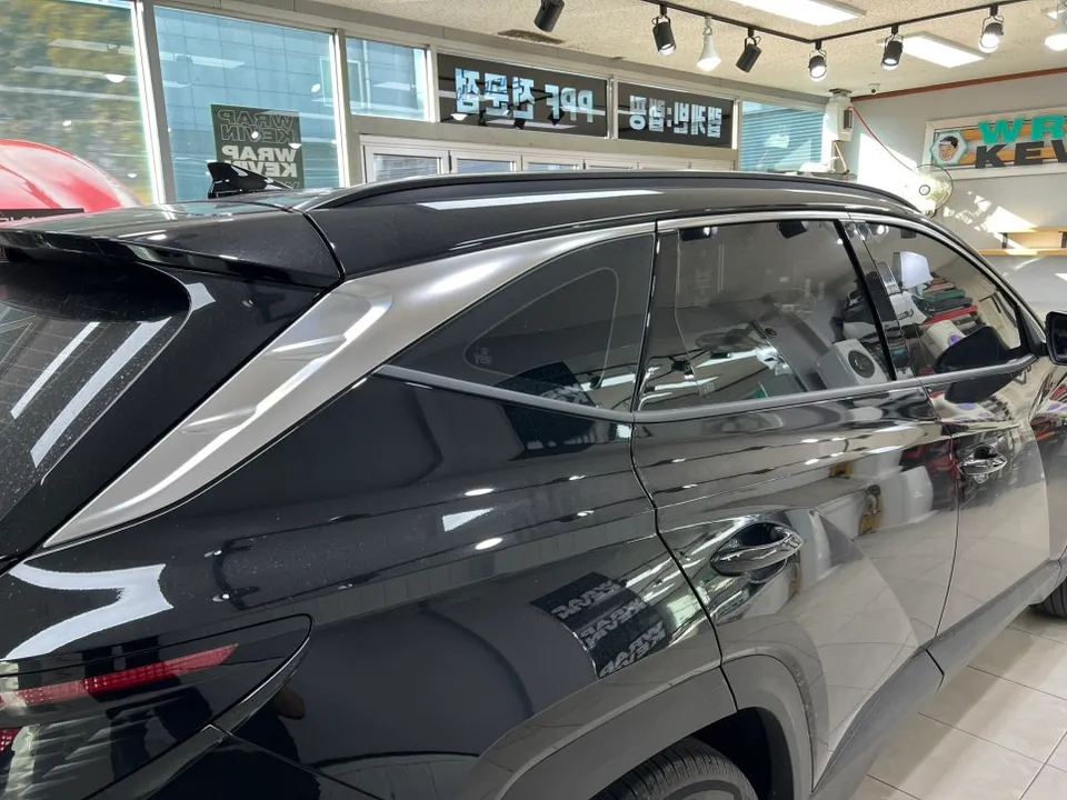 Hyundai Tucson NX4のカーラッピング事例|費用目安・仕上がり 施工写真 4-1