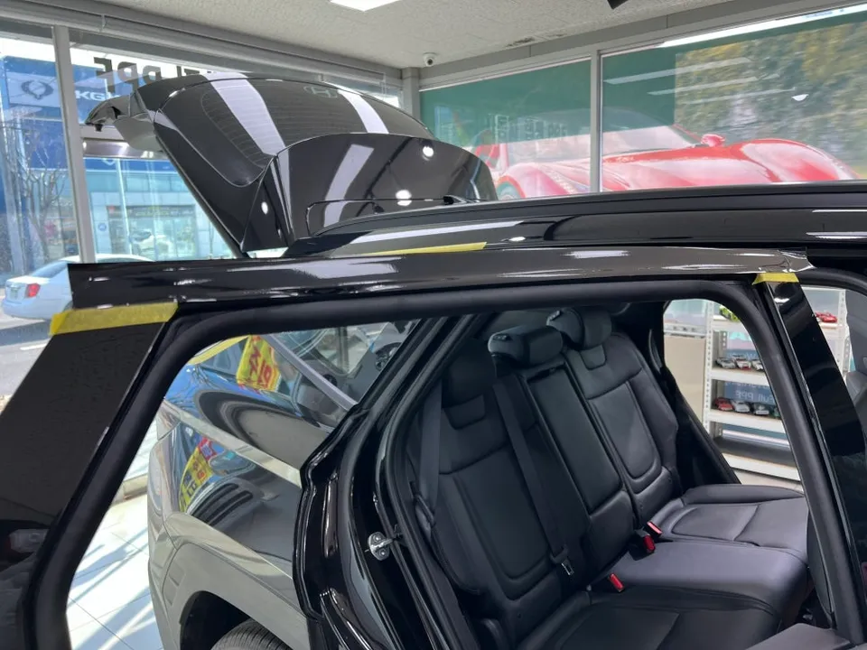 Hyundai Tucson NX4のカーラッピング事例|費用目安・仕上がり 施工写真 1-2