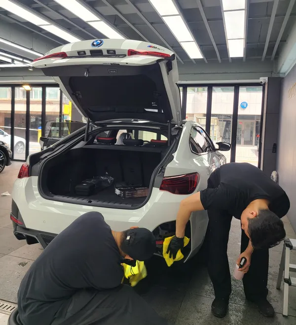BMW i4のカーラッピング事例｜費用目安・仕上がり 写真