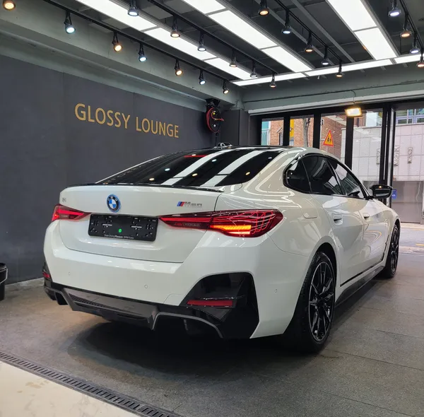 BMW i4のカーラッピング事例｜費用目安・仕上がり 施工写真 2-3