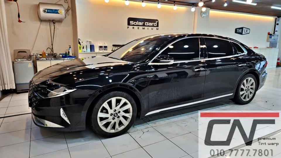 Hyundai Azera window tinting installation result