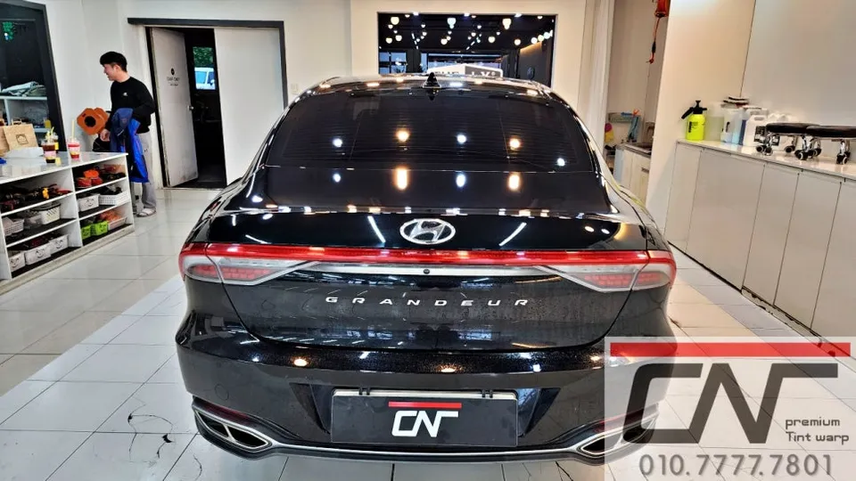 Hyundai Azeraのカーフィルム施工事例 施工写真 4