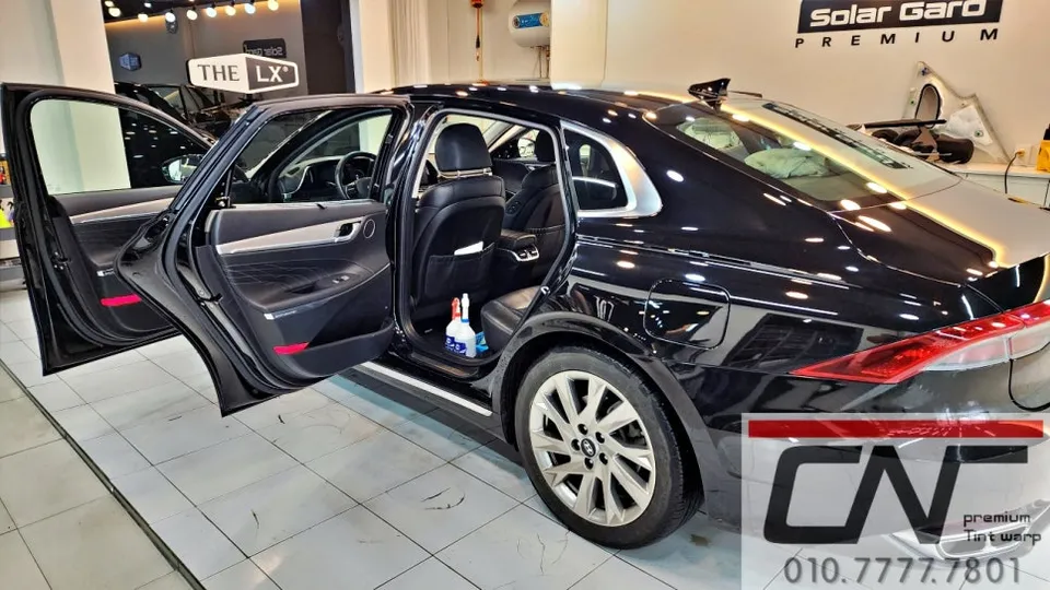 Hyundai Azeraのカーフィルム施工事例 施工写真 6