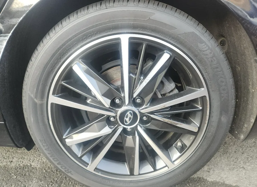 Hyundai Grandeur IGのホイールリペア・塗装事例 施工写真 2