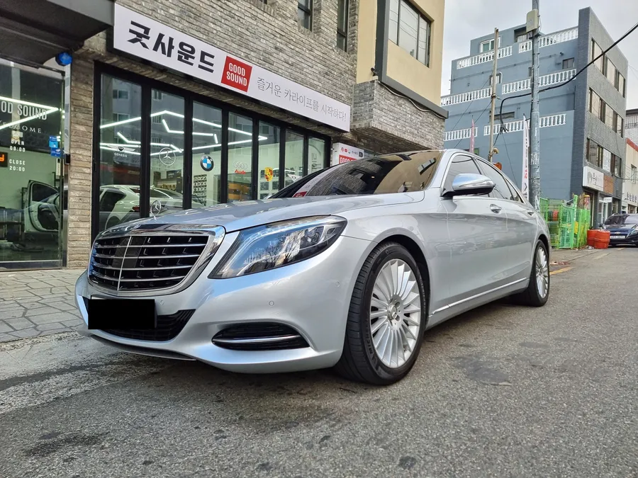 メルセデス・ベンツ Sクラス W222 ドラレコ取付事例 写真