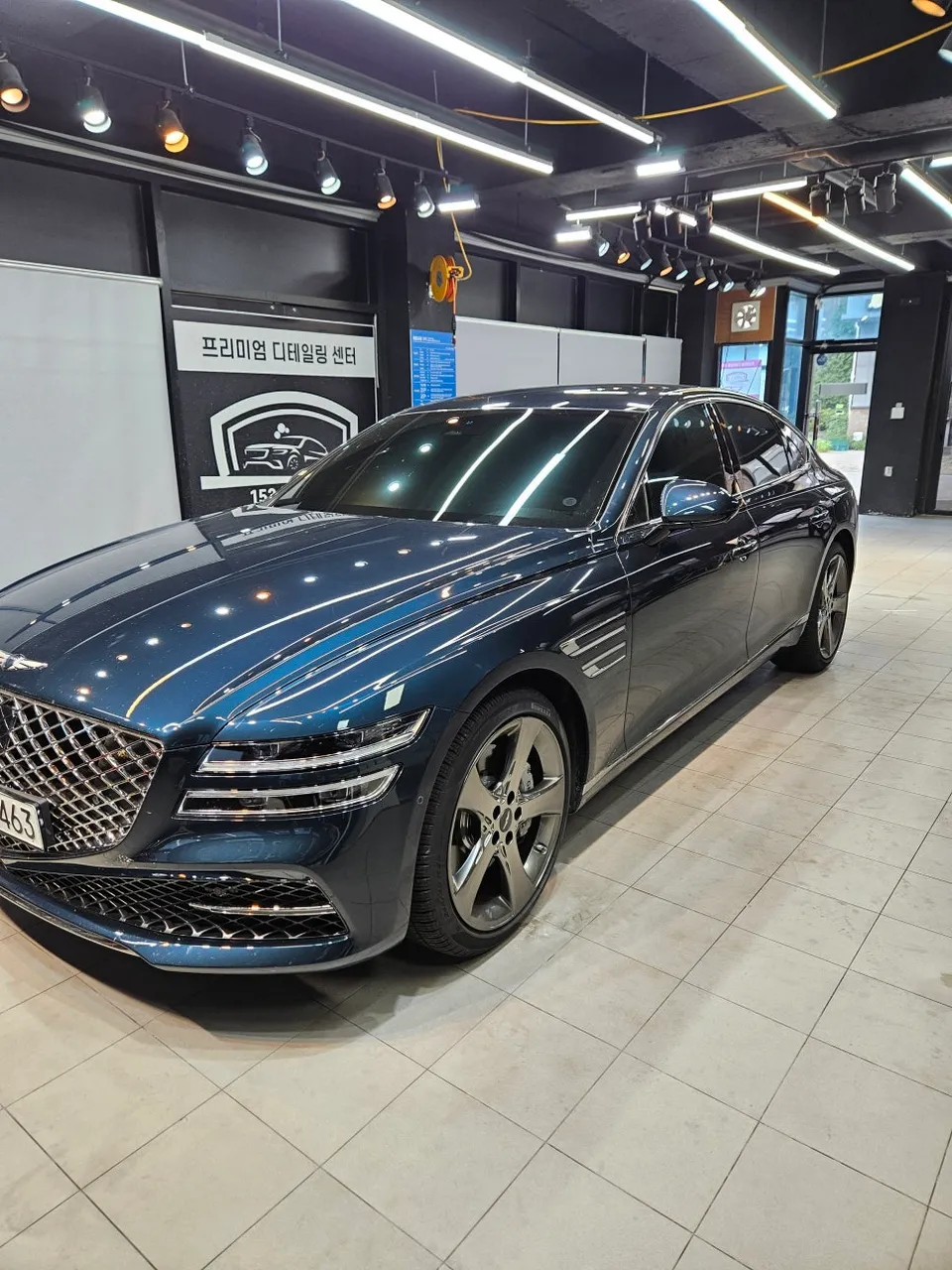 Genesis G80のガラスコーティング事例 施工写真 2-1
