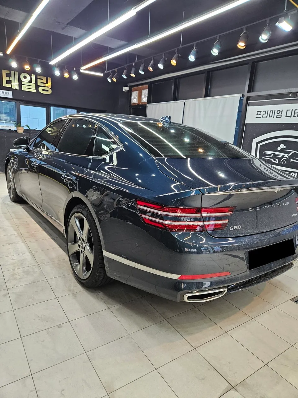 Genesis G80のガラスコーティング事例 施工写真 3-1