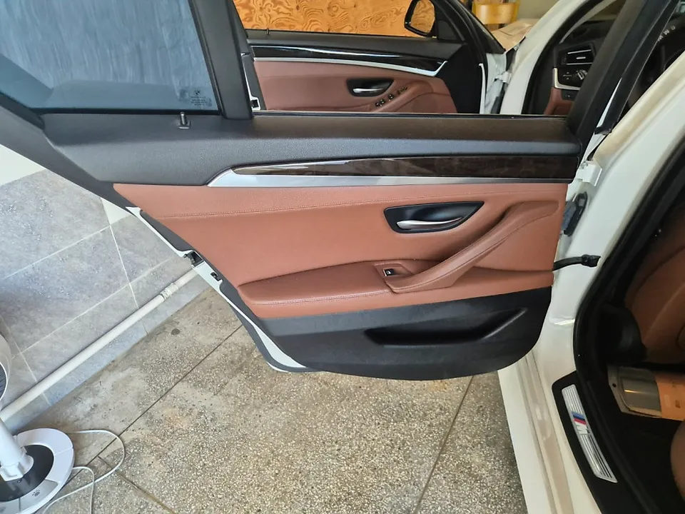 BMW 5 Series ambient lighting - BMW 5 Series Ambient Lighting Review: Cost & Results photo 4