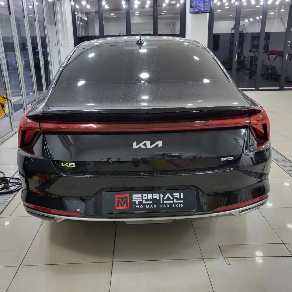 Kia K8のカーラッピング事例|フロント部分のクロームメッキ処理 施工写真 3-1