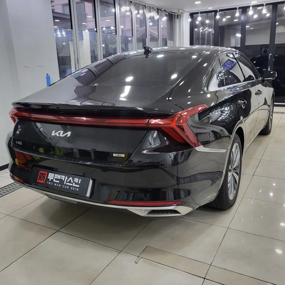 Kia K8のカーラッピング事例|フロント部分のクロームメッキ処理 施工写真 1-2