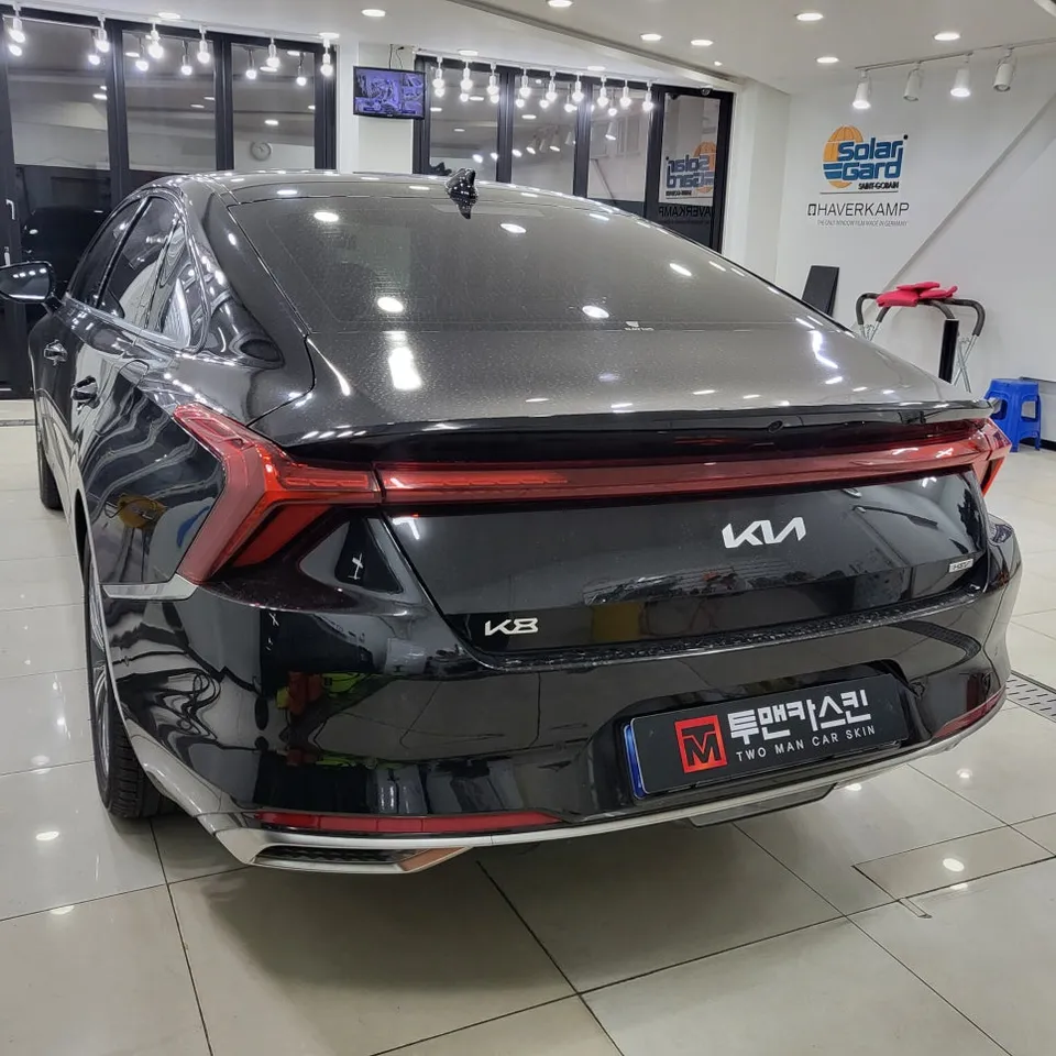 Kia K8のカーラッピング事例|フロント部分のクロームメッキ処理 施工写真 2-2